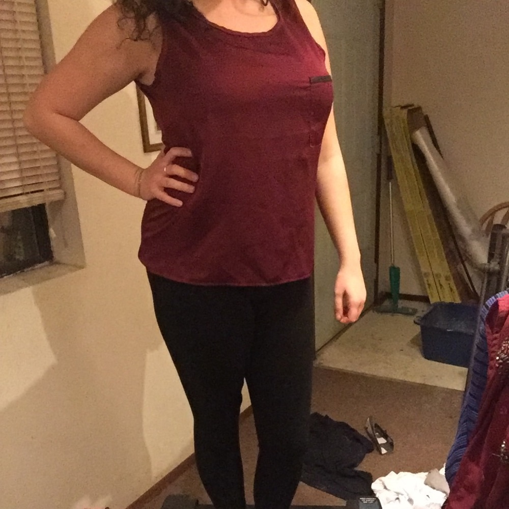 Burgundy tank 🌹