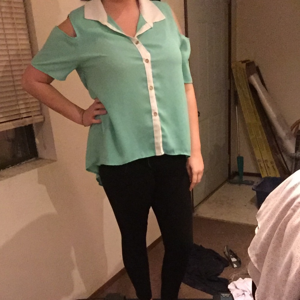 Mint button up🍀