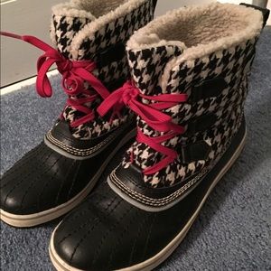 Sorel short winter boot