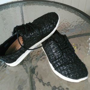 Tom's Sneakers  7.5 womens