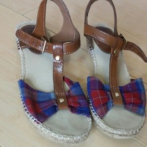 STORE CLOSING! Flirty sandals by White Mountain