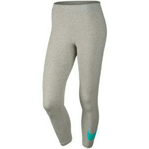 Nike Club Cropped Leggings size small