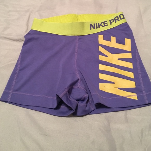 Nike pro shorts size small