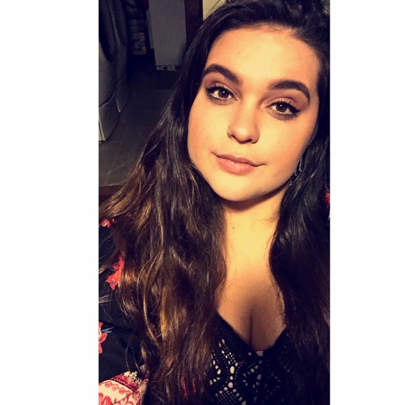 Meet your Posher 🌼 - Picture 1 of 1