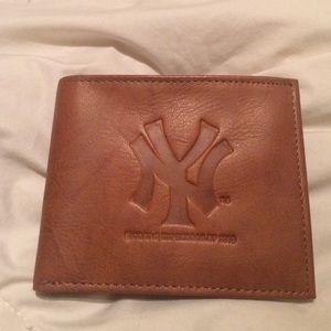 New York Yankees leather wallet/billfold NWT