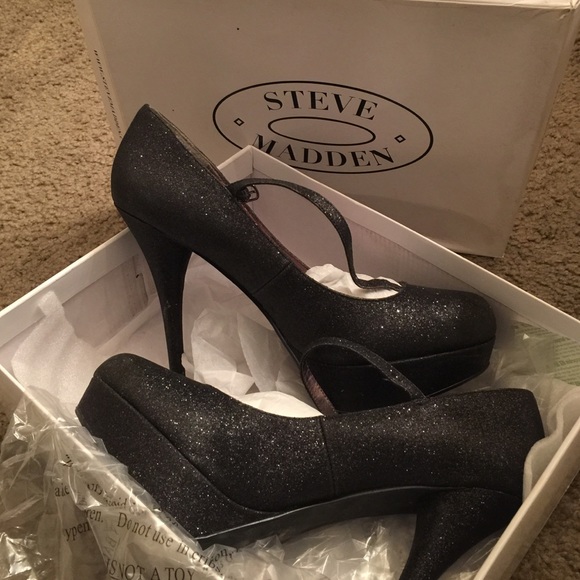 Steve Madden platform heels. Size 11 in women.