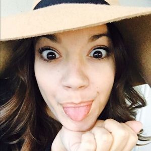 Meet your Posher, Ella