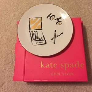 Kate Spade daisy place round dish