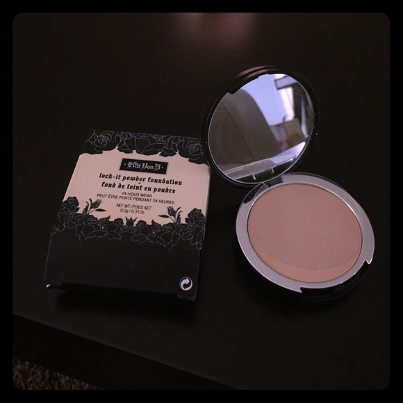 Kat Von D lock-it powder foundation 💁