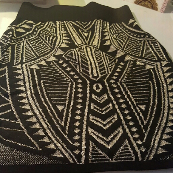 TRIBAL PRINT PENCIL SKIRT BLACK - Picture 2 of 2