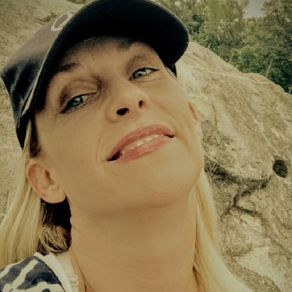 Meet your Posher, Erika - Picture 1 of 1