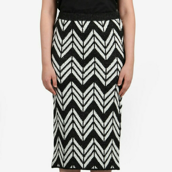 CHEVRON KNIT SKIRT