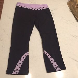 Lululemon cropped running pants.