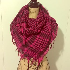 Black & pink scarf 💞