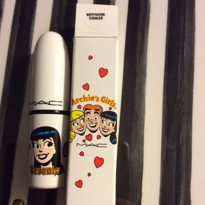 MAC Archie "Boyfriend Stealer"