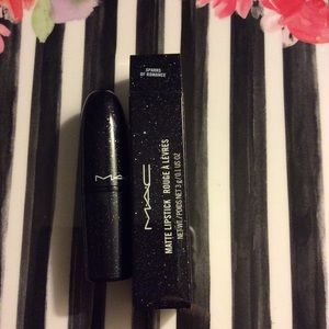 MAC Heirloom "Sparks of Romance"