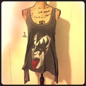 Kiss gray tank top