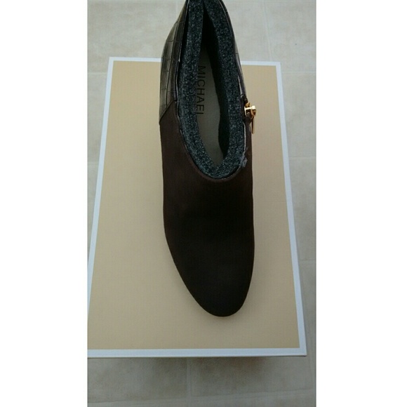 New! MICHAEL KORS Bootie Suede Croc Ankle Boots - Picture 5 of 8