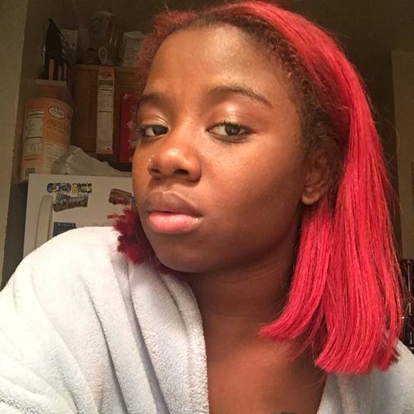 Meet your Posher, Moni