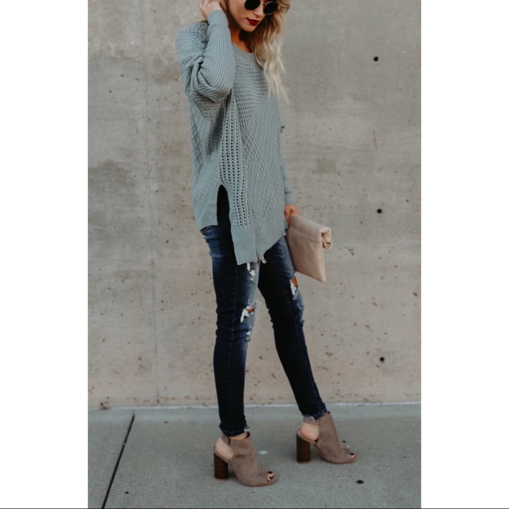 ❗️CLEARANCE❗️Blue Oversize Zipper Sweater One Size - Picture 4 of 4