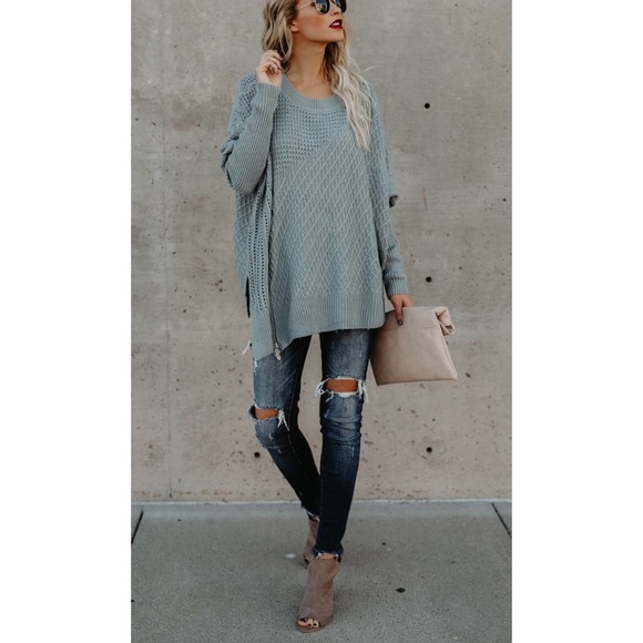 ❗️CLEARANCE❗️Blue Oversize Zipper Sweater One Size - Picture 2 of 4