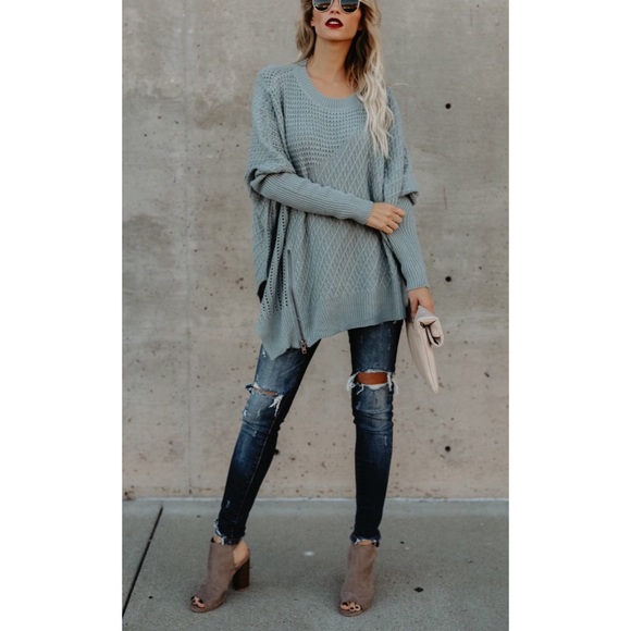 ❗️CLEARANCE❗️Blue Oversize Zipper Sweater One Size - Picture 3 of 4