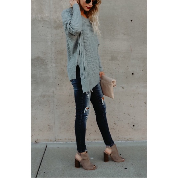 ❗️CLEARANCE❗️Blue Oversize Zipper Sweater One Size - Picture 4 of 4