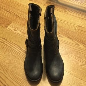 Charcoal gray scrunch boots with buckle!