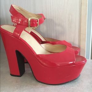 Must sell by Tues.! ⬆️ Forever 21 Platforms