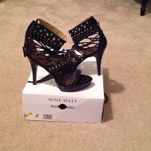 Nine West Nwimeila
