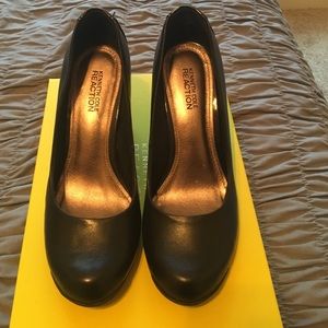 Kenneth Coleshoes perfect for work. Like NEW!