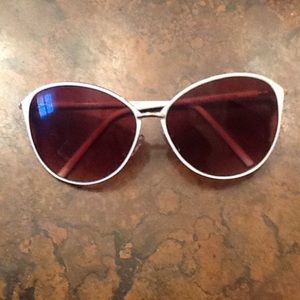 Oval Lane Bryant sunglasses