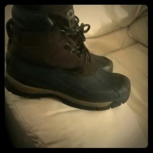 Weatherproof snow boots