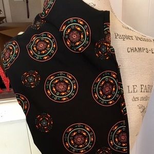 LulaRoe tall and Curvy leggings fits size 12-22