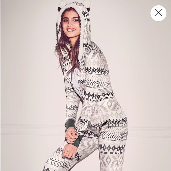 🚫SOLD🚫🆕NWT VS Fireside hooded Sherpa onesie - Picture 2 of 4