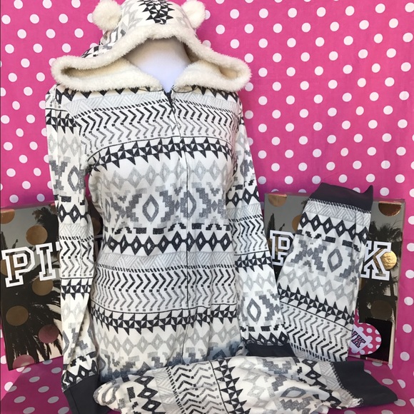 🚫SOLD🚫🆕NWT VS Fireside hooded Sherpa onesie - Picture 3 of 4