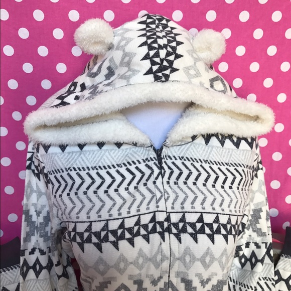 🚫SOLD🚫🆕NWT VS Fireside hooded Sherpa onesie - Picture 4 of 4