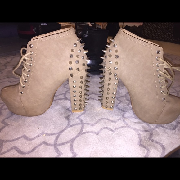 Perfect condition heels! - Picture 2 of 4