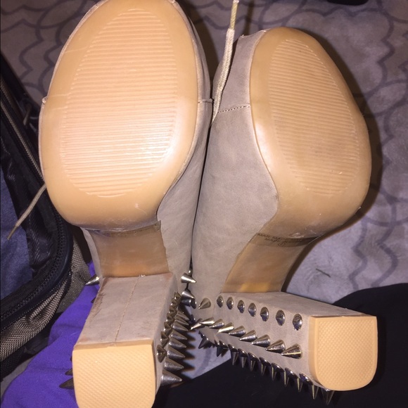 Perfect condition heels! - Picture 3 of 4