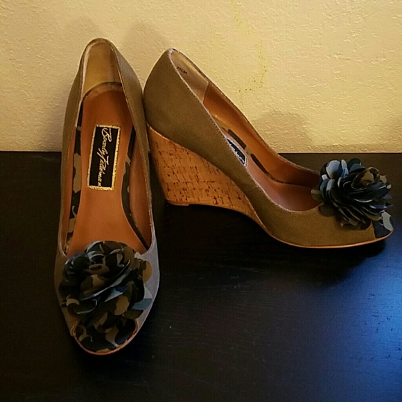 Beverly Feldman Camo Wedges - Picture 1 of 3