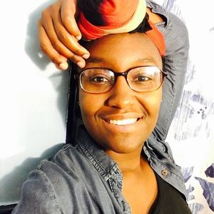 Meet your Posher, Alona