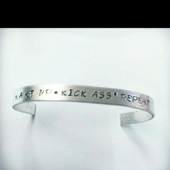 Bracelet  (one size)