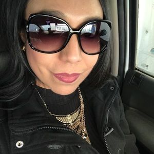 Meet your Posher, Cinthia