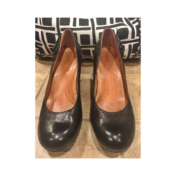 Naya Black heels