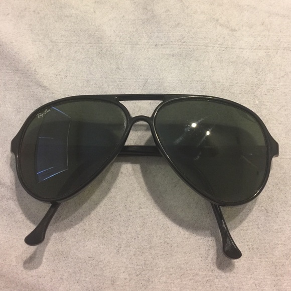 🌺VINTAGE RAY BAN SUNGLASSES BY CATS (145)