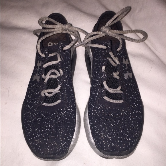 Under Armour size 6 Speedform woman's sneaker