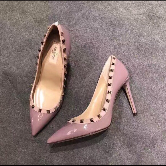 🎉Sold‼️Valentino Rockstud Pump