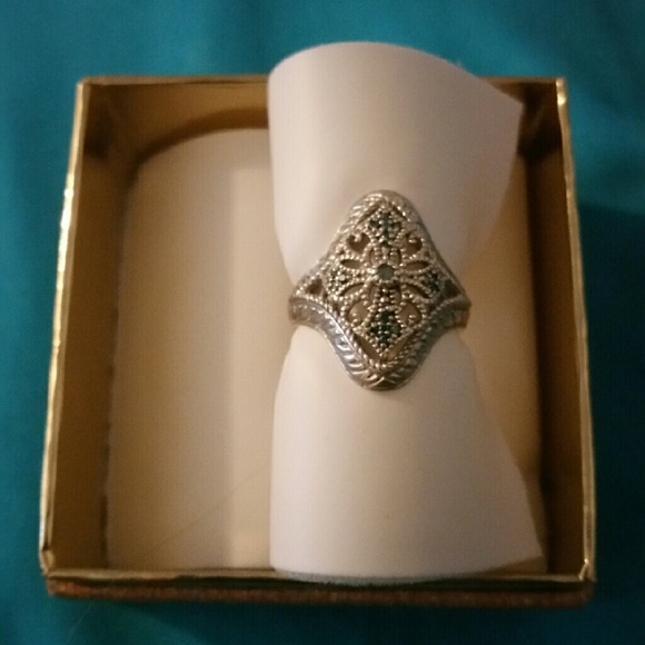 Beautiful Ross Swiss Blue Diamond Ring