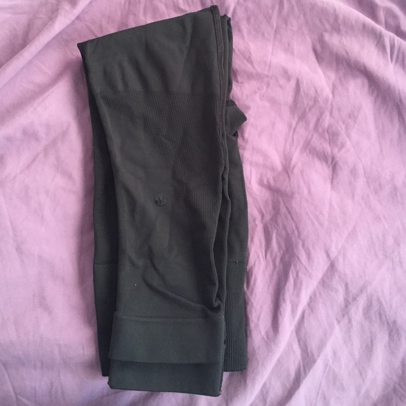 Lululemon black tight leggings
