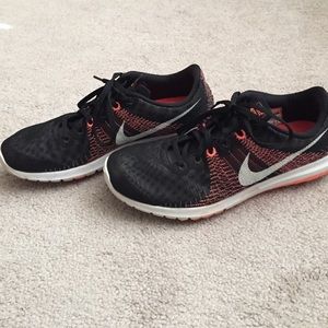 Nike fury tennis shoes